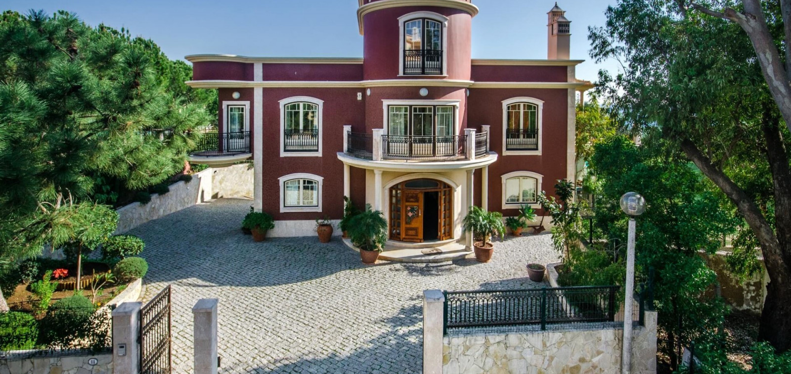 Luxury Villa near Pine Cliffs Golf Course - Olive Villa for Rent in Algarve Portugal