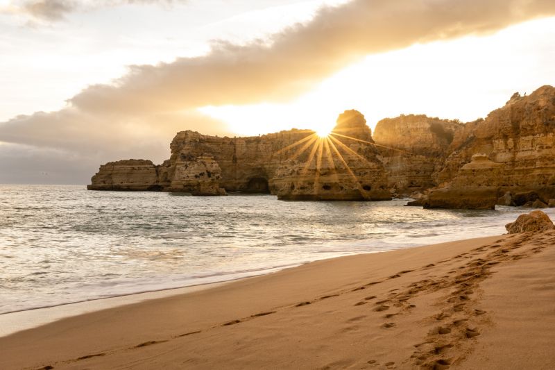 Exploring The Algarve's Beaches: Discover Luxury and Natural Beauty
